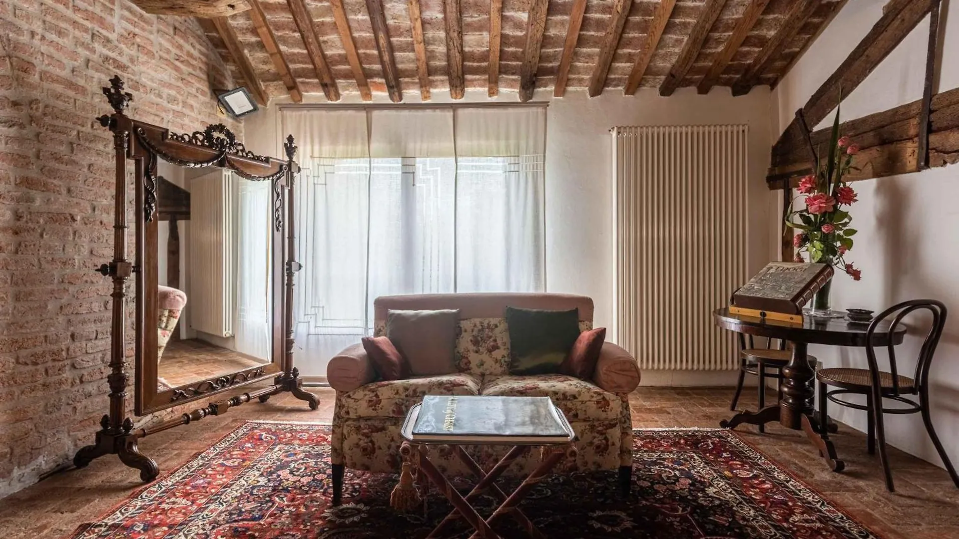 Villa Big Scuderia Country Mansion 5500Squarefeet San Pietro Viminario