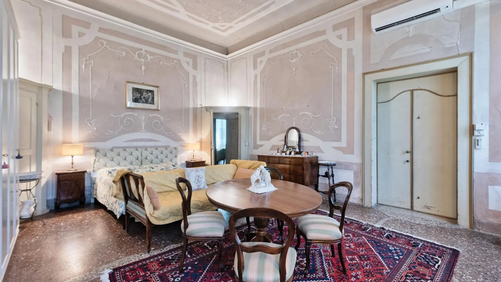 Villa Big Scuderia Country Mansion 5500Squarefeet à San Pietro Viminario Italie