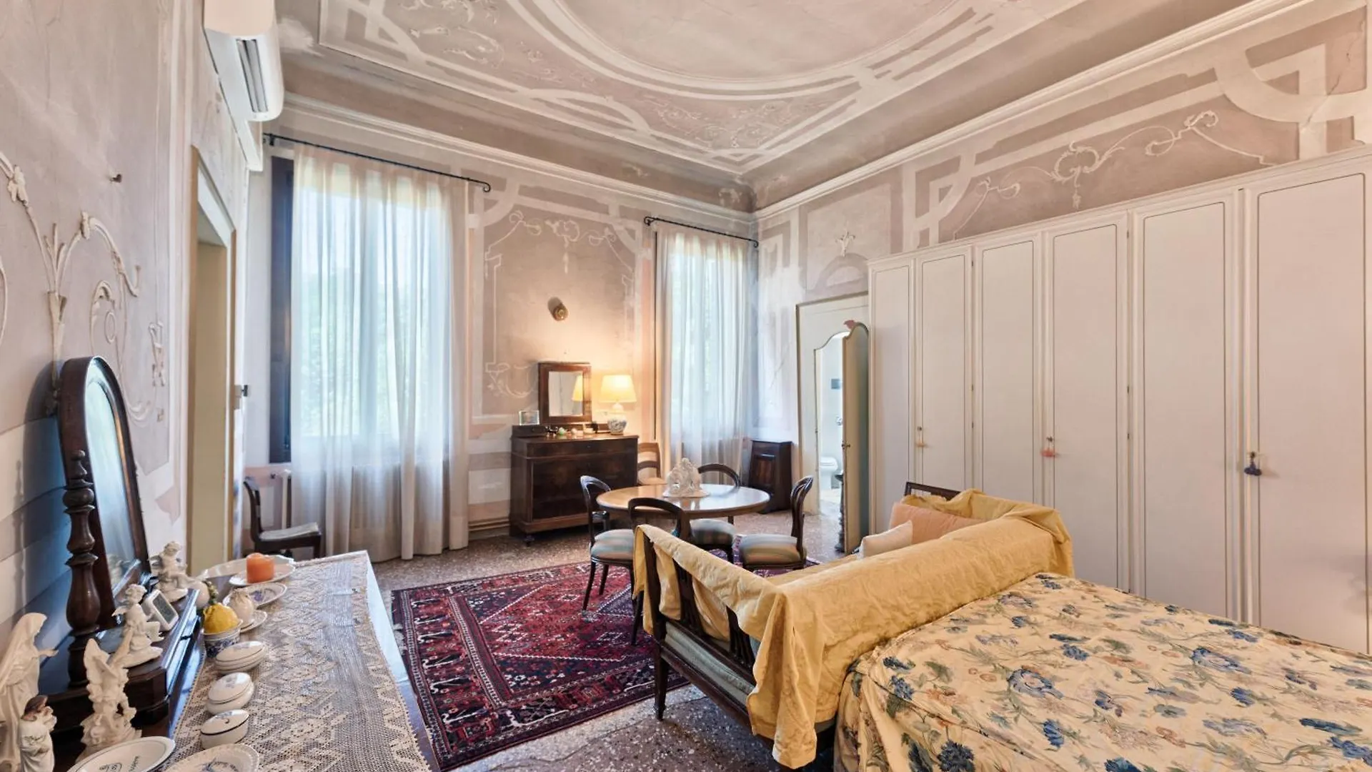 Villa Big Scuderia Country Mansion 5500Squarefeet San Pietro Viminario
