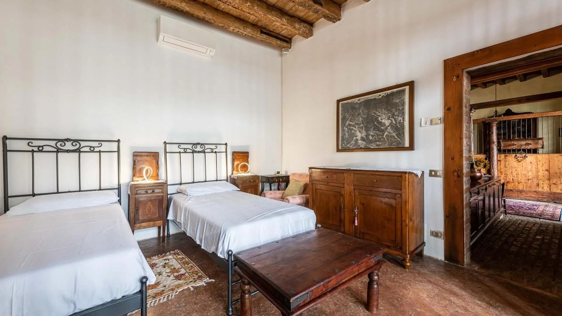 Big Scuderia Country Mansion 5500Squarefeet Villa San Pietro Viminario Italy
