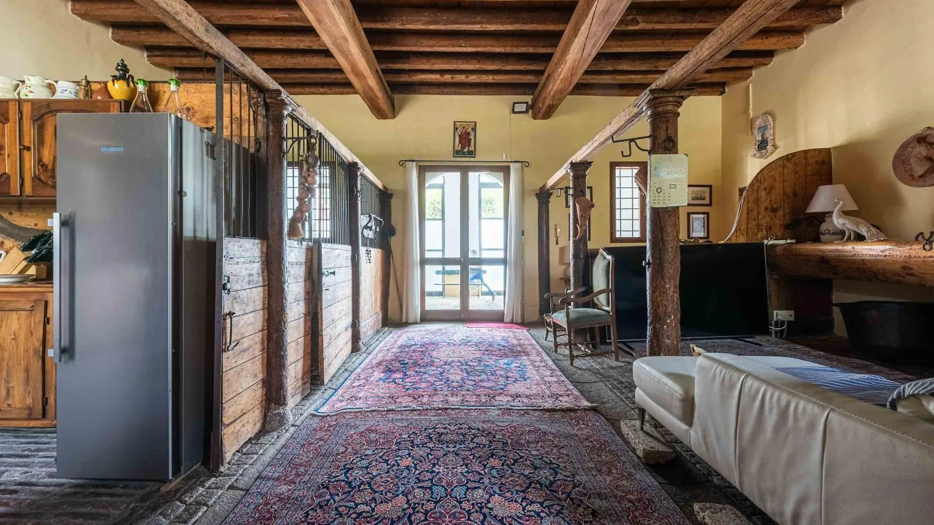 Big Scuderia Country Mansion 5500Squarefeet Villa San Pietro Viminario