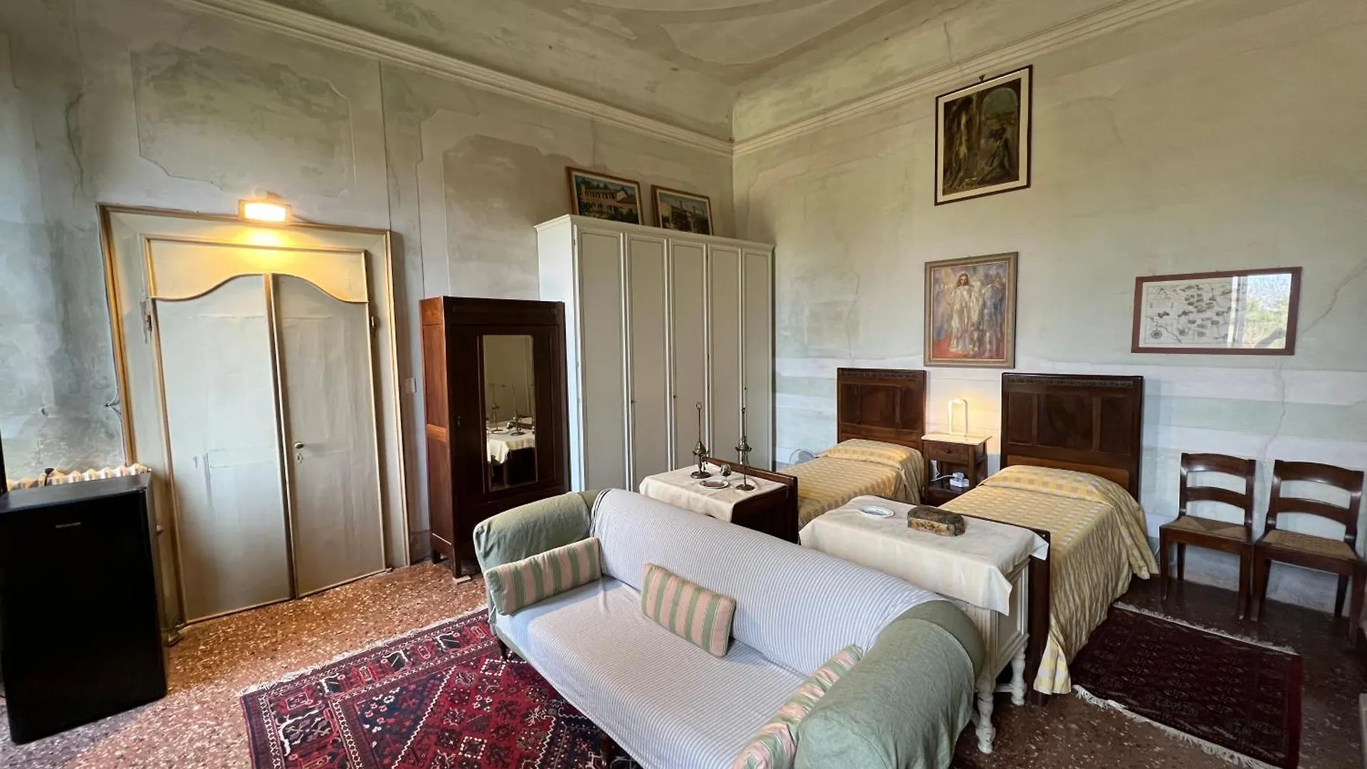 Big Scuderia Country Mansion 5500Squarefeet Villa San Pietro Viminario 0*,  Italy